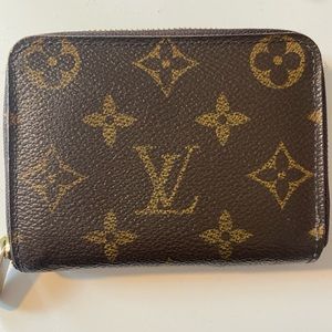 Louis Vuitton zippy coin purse